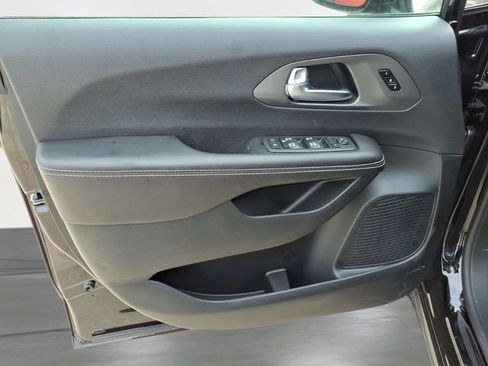 New 2026 Chrysler Pacifica Select w/ S Appearance Package FWD image 12