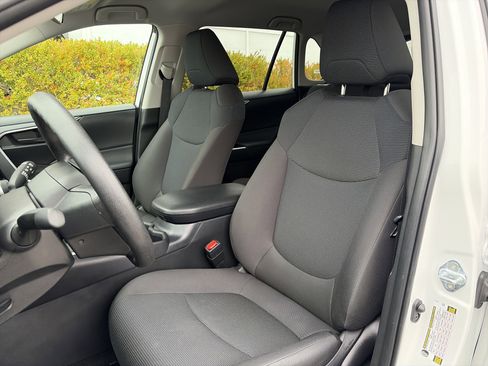 Certified 2025 Toyota RAV4 LE image 10