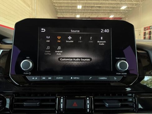 Used 2025 Nissan Pathfinder SV FWD image 32