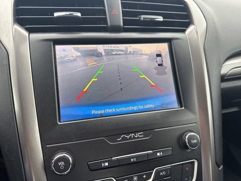Used 2020 Ford Fusion SE FWD image 12