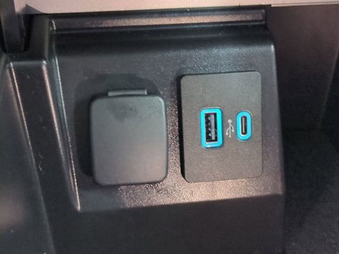 Used 2024 Ford Explorer Limited image 28