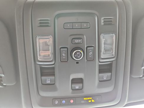 Used 2021 GMC Yukon SLT w/ SLT Premium Package RWD image 10