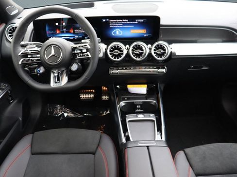 New 2025 Mercedes-Benz GLB 35 AMG 4MATIC image 32