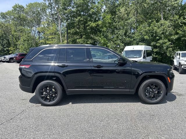 New 2026 Jeep Grand Cherokee Altitude AWD/4WD image 2