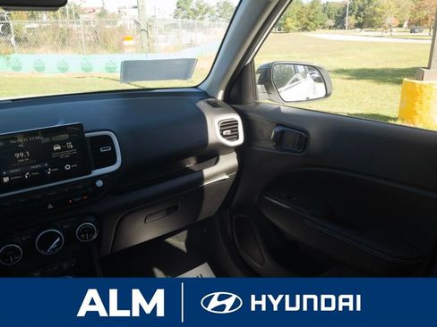 New 2026 Hyundai Venue SEL FWD image 18