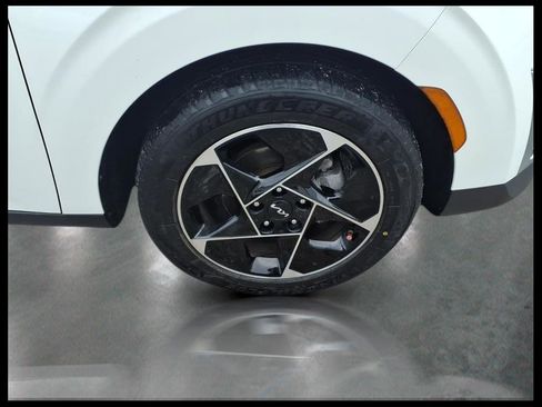 Used 2023 Kia Soul EX image 11