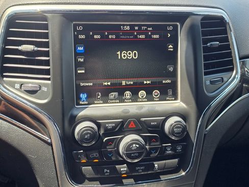 Used 2017 Jeep Grand Cherokee Trailhawk w/ Trailhawk Luxury Group AWD/4WD image 31