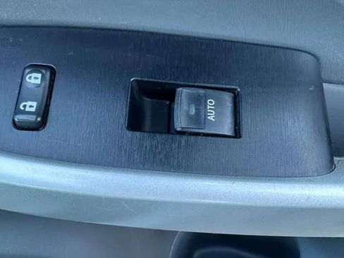 Used 2010 Toyota Prius Five image 31