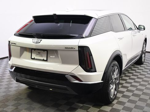 Certified 2025 Cadillac Optiq Luxury 2 w/ LPO, Floor Liner Package AWD/4WD image 6