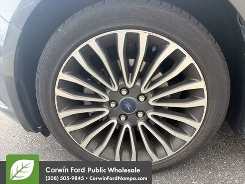 Used 2017 Ford Fusion SE image 12