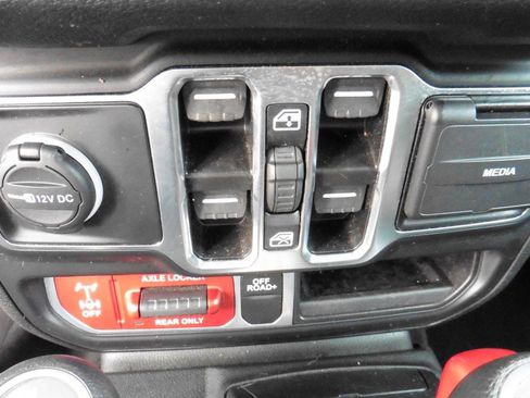 Used 2024 Jeep Wrangler Unlimited AWD/4WD image 10