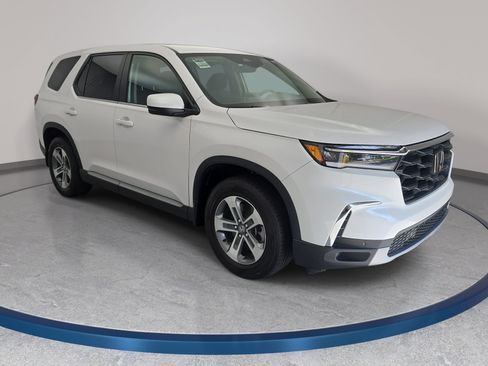 Certified 2025 Honda Pilot EX-L image 3