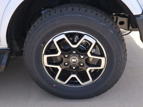 New 2026 Ford Bronco Outer Banks AWD/4WD image 19