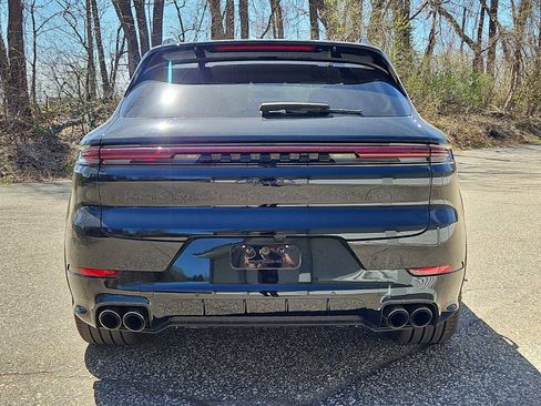 Certified 2025 Porsche Cayenne S AWD/4WD image 5