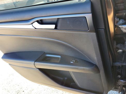 Used 2018 Ford Fusion Energi Titanium image 12