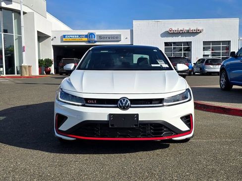 Used 2025 Volkswagen Jetta GLI Autobahn FWD image 2