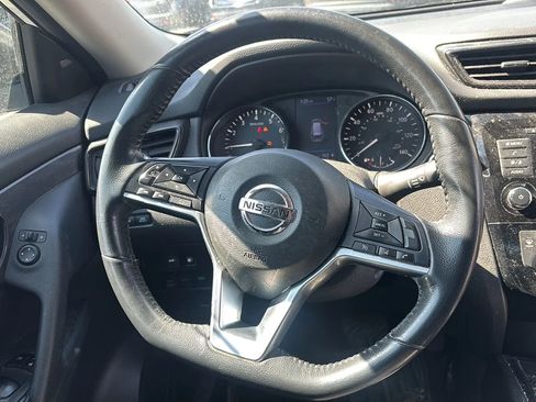 Used 2018 Nissan Rogue SV image 14