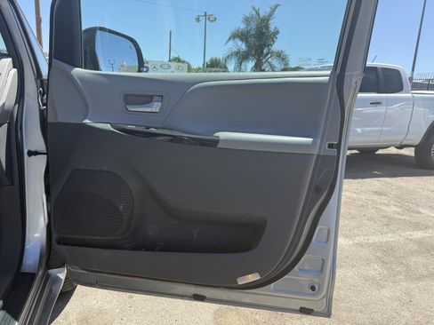 Used 2015 Toyota Sienna XLE w/ XLE Navigation Package image 22