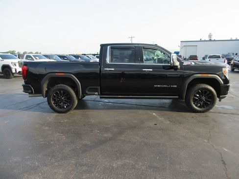 Used 2023 GMC Sierra 3500 Denali w/ Denali Black Diamond Edition AWD/4WD image 5