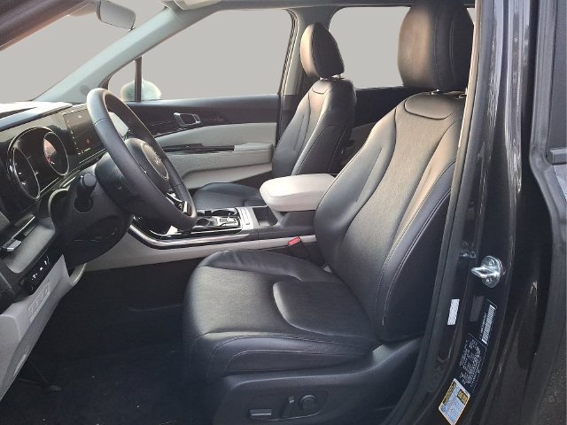 Used 2024 Kia Carnival EX FWD image 10