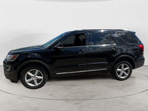 Used 2017 Ford Explorer XLT w/ Equipment Group 201A AWD/4WD image 3