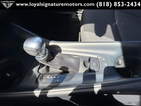 Used 2018 Toyota C-HR XLE FWD image 25
