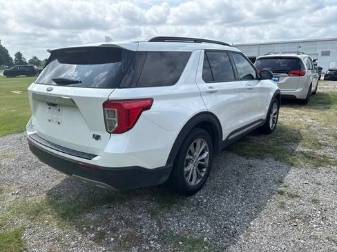 Used 2024 Ford Explorer XLT w/ Equipment Group 202A RWD image 4
