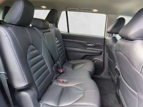 Certified 2025 Toyota Grand Highlander FWD image 24
