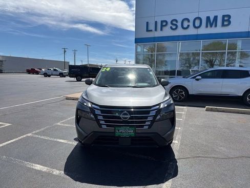 Used 2024 Nissan Rogue SV image 3
