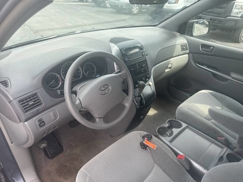 Used 2008 Toyota Sienna CE FWD image 32