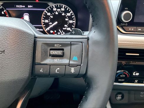 Used 2025 Nissan Rogue SV AWD/4WD image 22