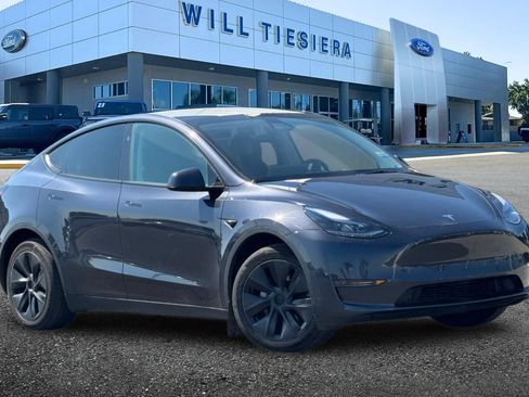 Used 2024 Tesla Model Y Long Range image 2
