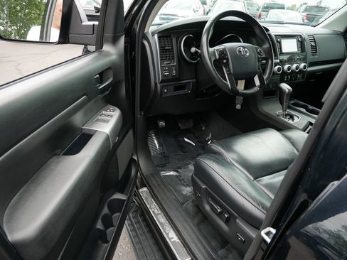 Used 2018 Toyota Sequoia TRD Sport AWD/4WD image 10