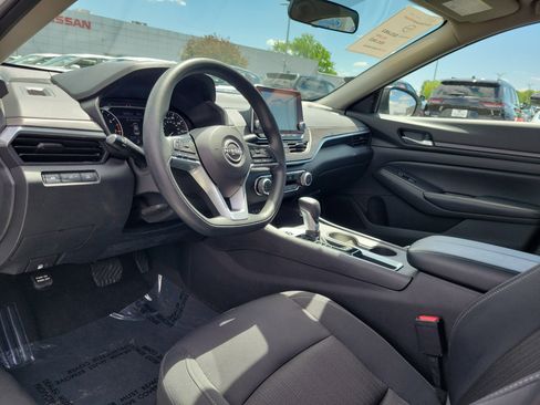Used 2025 Nissan Altima 2.5 SV FWD image 19