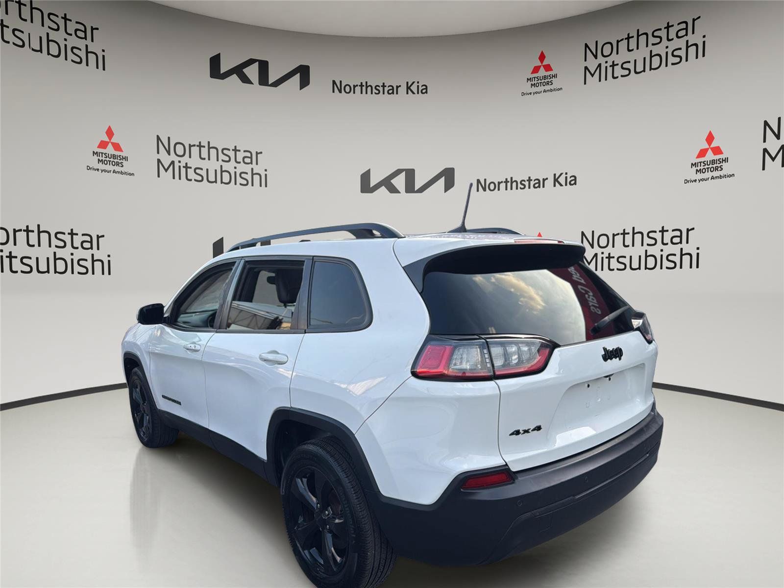 Used 2020 Jeep Cherokee Latitude Plus AWD/4WD image 2