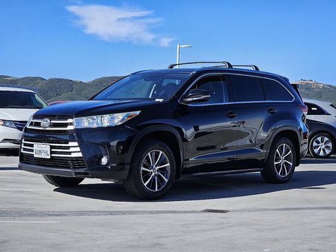 Used 2017 Toyota Highlander XLE FWD image 6