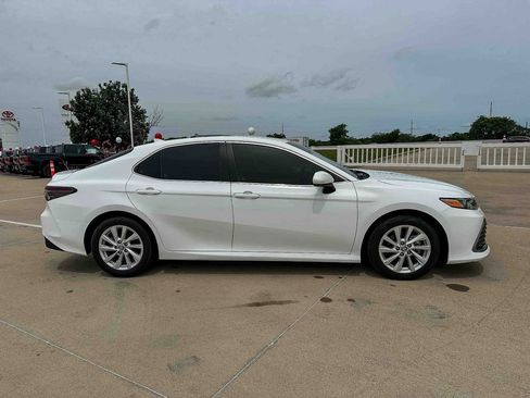 Used 2022 Toyota Camry LE FWD image 2