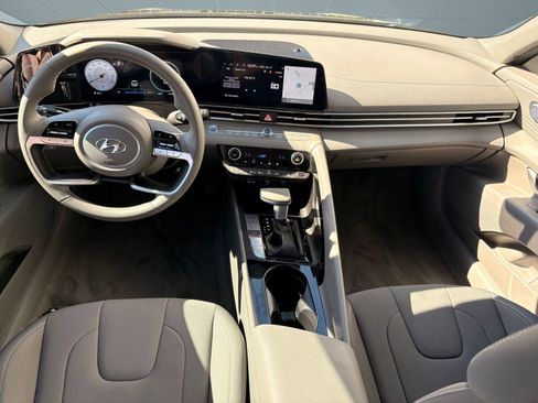 Used 2023 Hyundai Elantra SEL w/ Convenience Package image 15