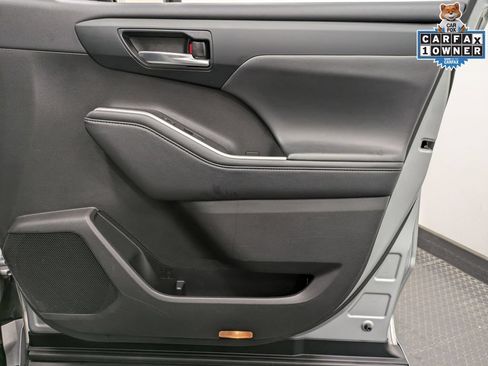 Used 2021 Toyota Highlander XLE AWD/4WD image 28