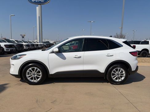 Used 2020 Ford Escape SE image 2
