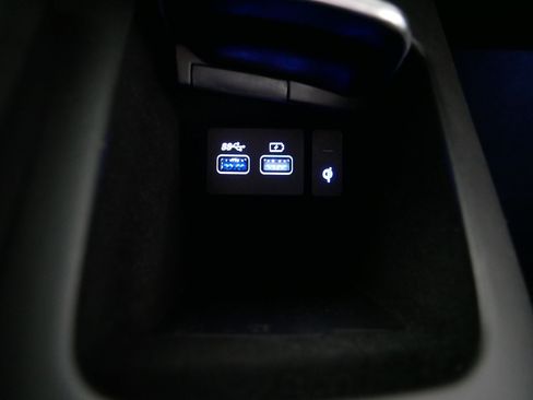 Certified 2025 Genesis GV70 2.5T AWD/4WD image 31