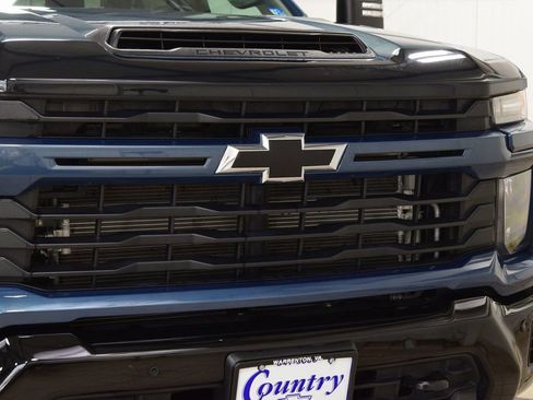 Used 2025 Chevrolet Silverado 2500 Custom w/ Custom Value Package AWD/4WD image 11