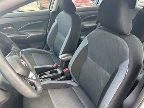 Used 2025 Nissan Versa SV image 31