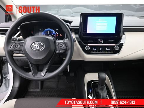 Used 2026 Toyota Corolla LE FWD image 11