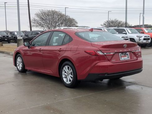 Used 2025 Toyota Camry LE image 8