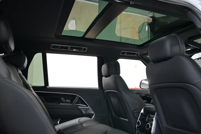 Used 2026 Land Rover Range Rover Long Wheelbase SE AWD/4WD image 30
