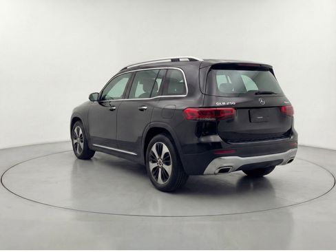 Used 2025 Mercedes-Benz GLB 250 4MATIC image 6