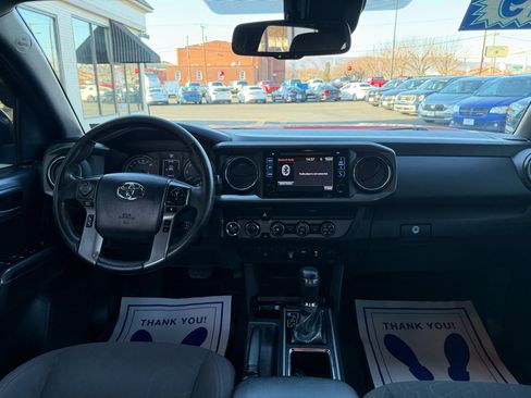 Used 2019 Toyota Tacoma TRD Off-Road image 13