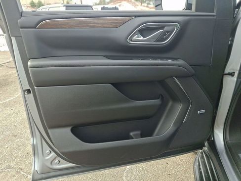 Used 2024 Chevrolet Suburban High Country image 12