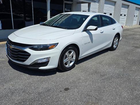 Used 2024 Chevrolet Malibu LS FWD image 2